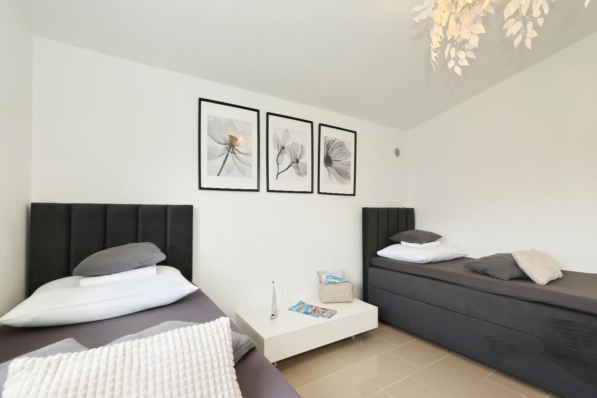 Apartments Rosini, 300M From The Beach With Shared Tavern And Bikes, Nin Exterior foto
