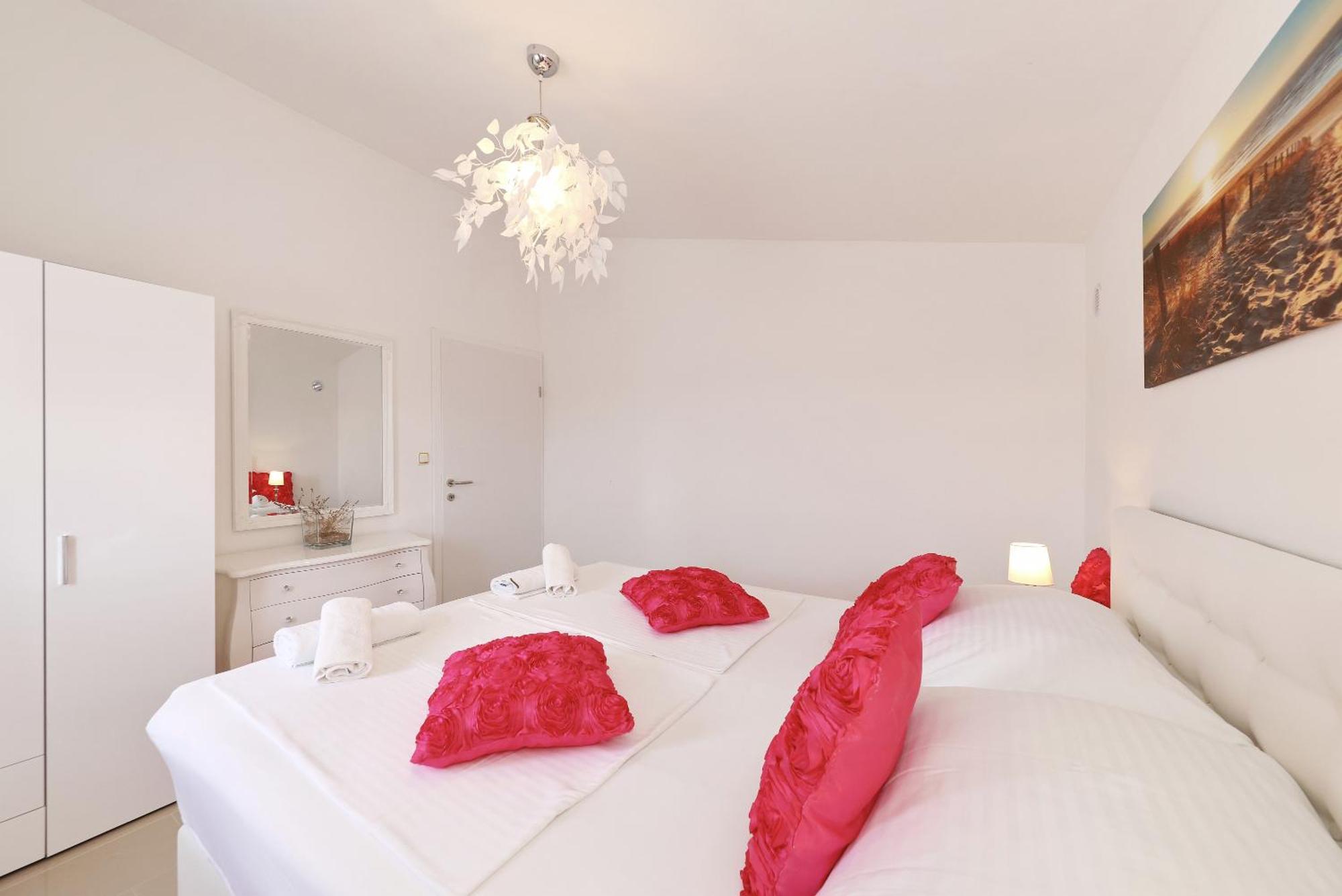 Apartments Rosini, 300M From The Beach With Shared Tavern And Bikes, Nin Exterior foto