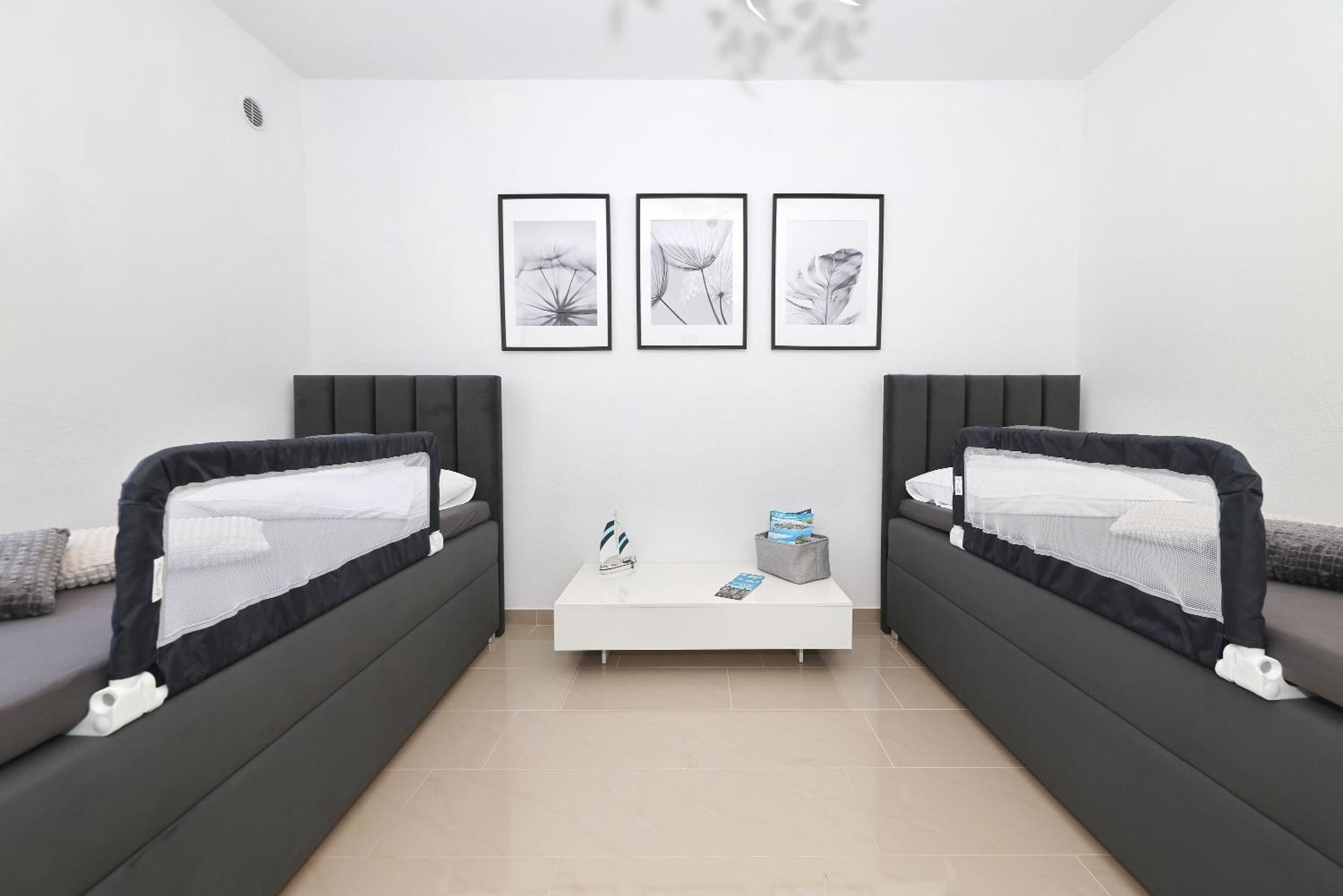 Apartments Rosini, 300M From The Beach With Shared Tavern And Bikes, Nin Exterior foto